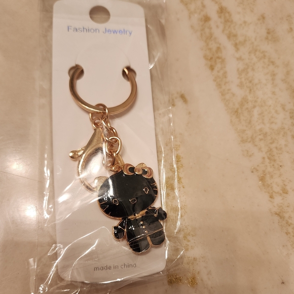 Hello Kitty Black And Gold Keychain - Picture 3 of 4